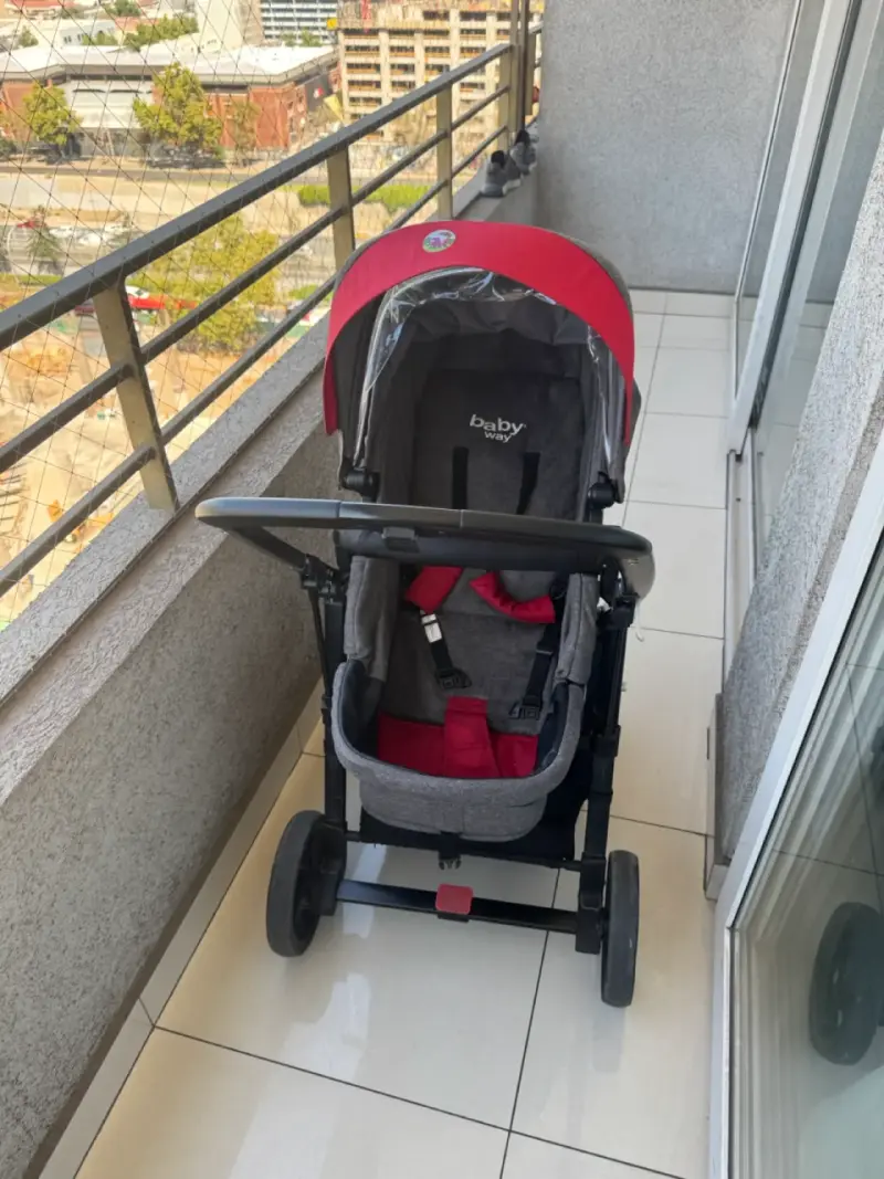 Coche de bebé gris y rojo - 3