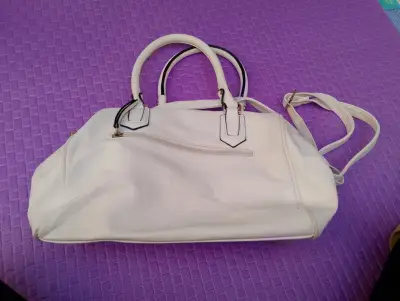 Cartera amphora blanca con detalles dorados - miniatura 2