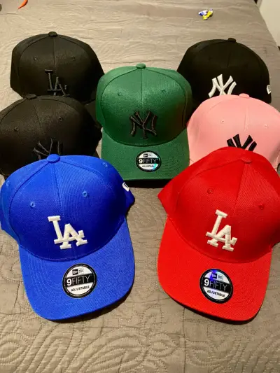 Gorras deportivas variadas - miniatura 1