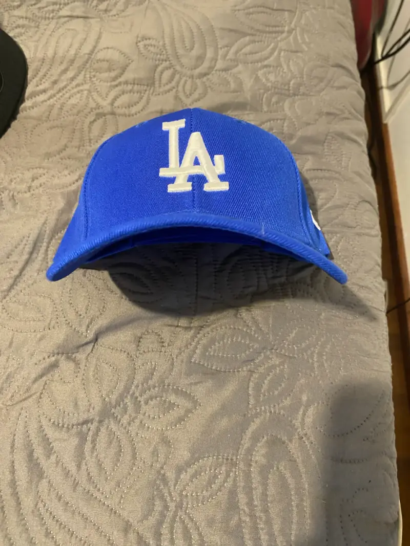 Gorras deportivas variadas - 2