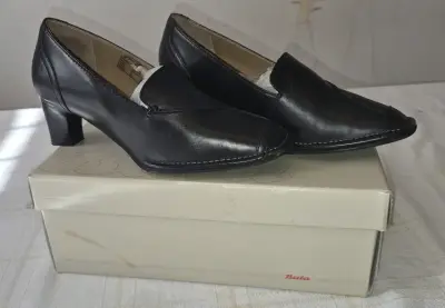 Zapatos de tacón negros Bata - miniatura 1