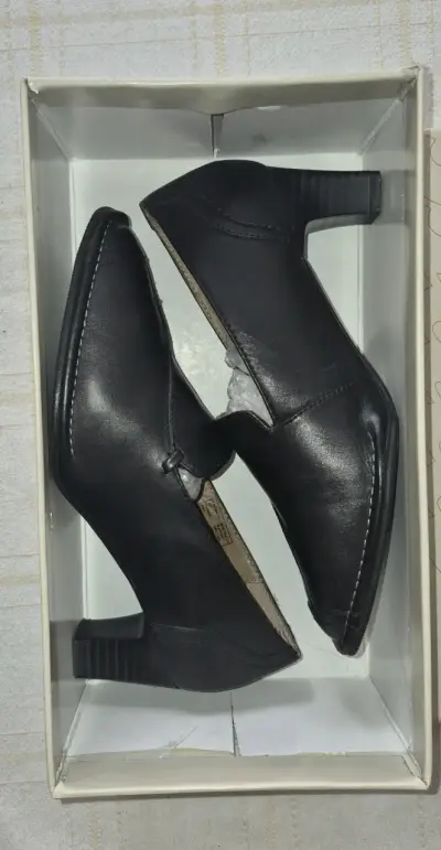 Zapatos de tacón negros Bata - miniatura 2