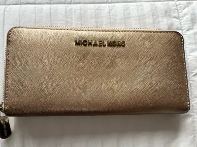 Billetera dorada Michael Kors - miniatura 1