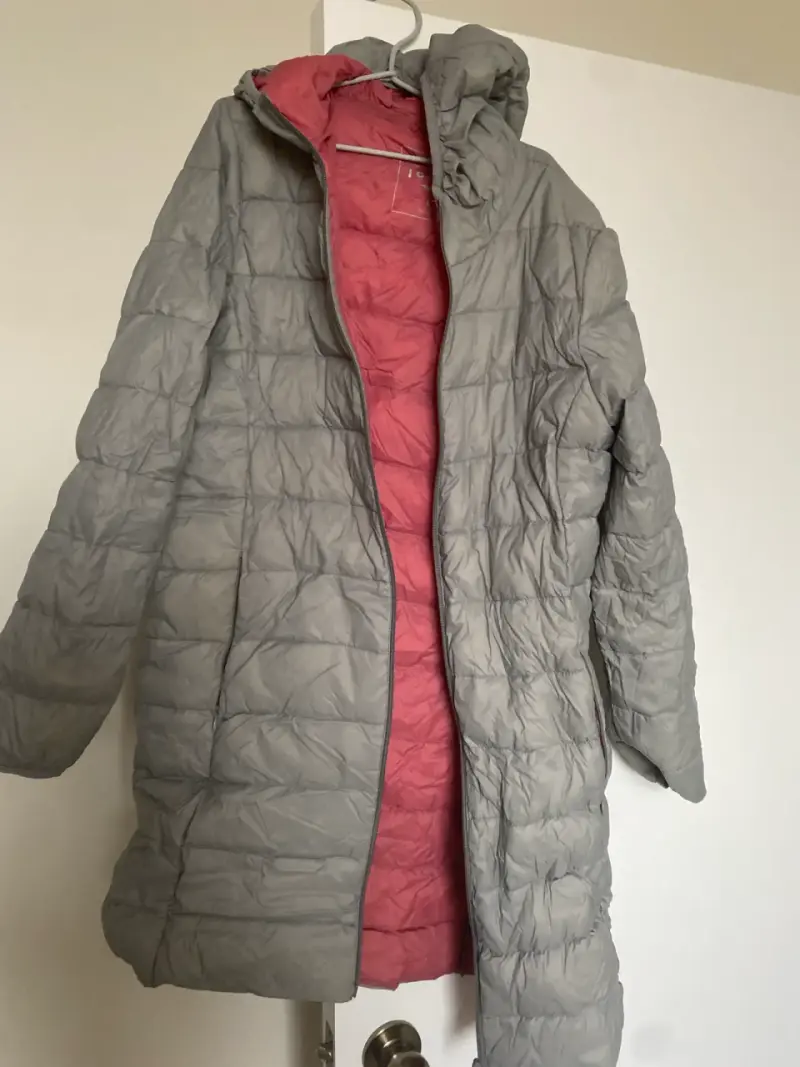 Chaqueta de pluma color gris marca icono talla l