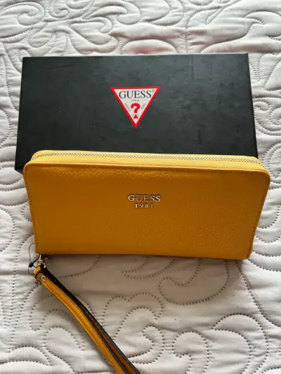 Billetera Guess amarilla - miniatura 1