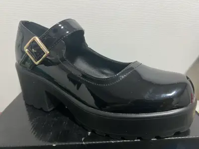 Zapato charol negro con plataforma - nuevos - miniatura 1