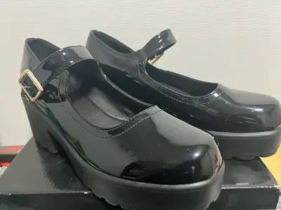 Zapato charol negro con plataforma - nuevos - miniatura 2