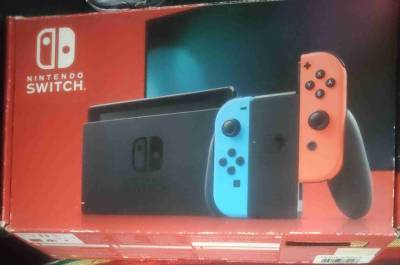 Consola Nintendo Switch neon usada - miniatura 1