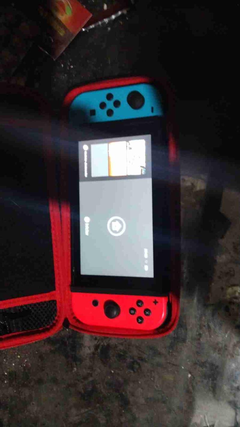 Consola Nintendo Switch neon usada - 2