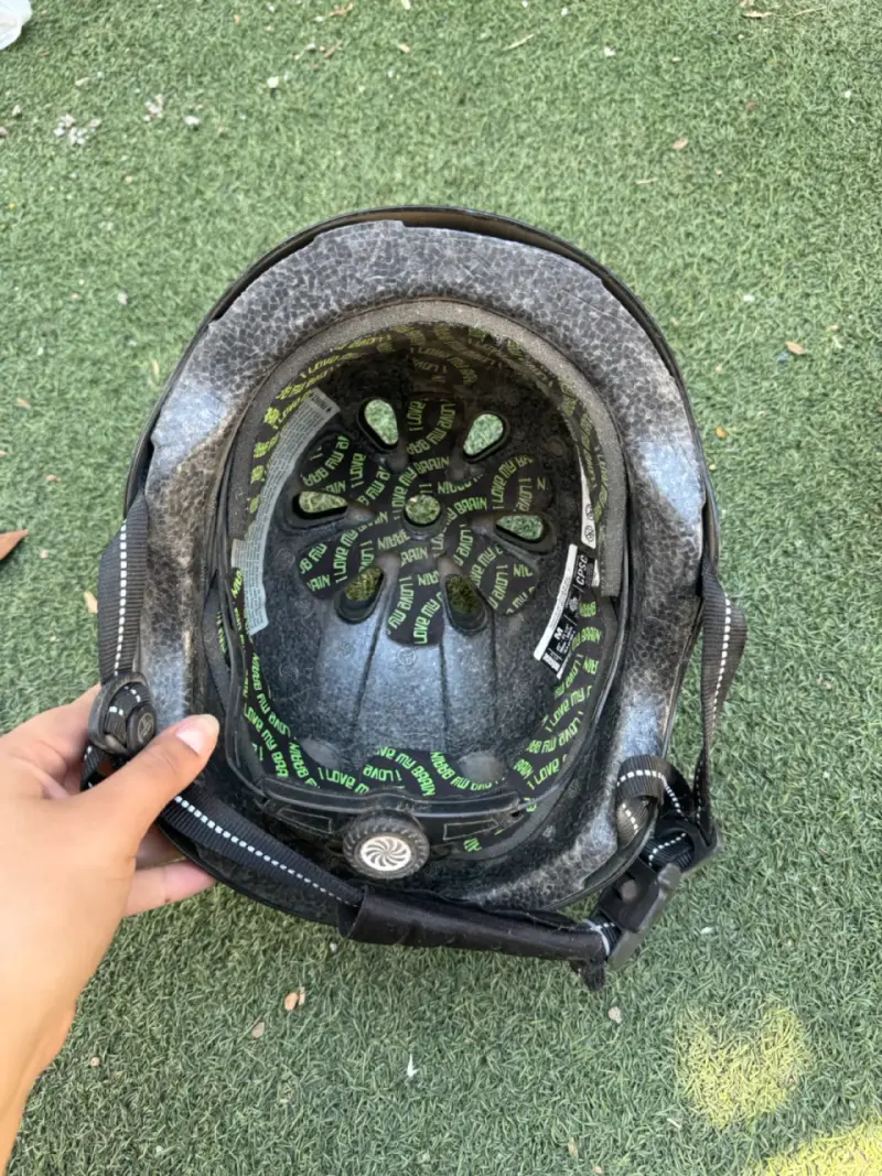 Casco negro de mujer - 2