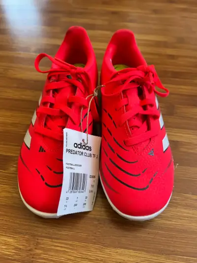 Zapatillas de fútbol Adidas nuevas talla 33 - miniatura 1