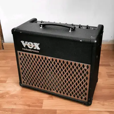 Amplificador VOX Valvetronix usado - miniatura 1