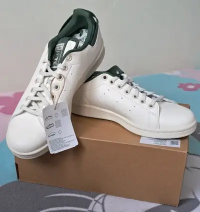 Zapatillas blancas adidas  con verde nuevas - miniatura 1