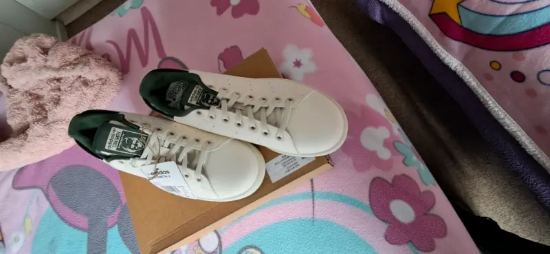 Zapatillas blancas adidas  con verde nuevas - 2
