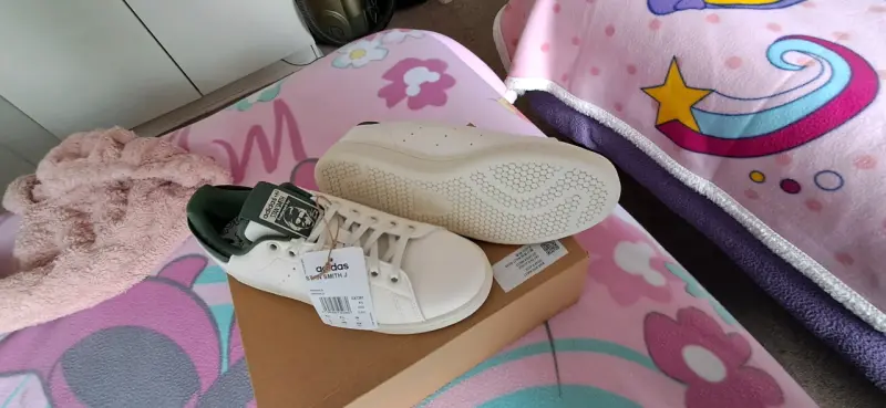 Zapatillas blancas adidas  con verde nuevas - 3