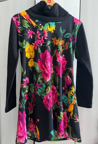 Vestido floral negro nuevo (Talla S a L aprox) - miniatura 1