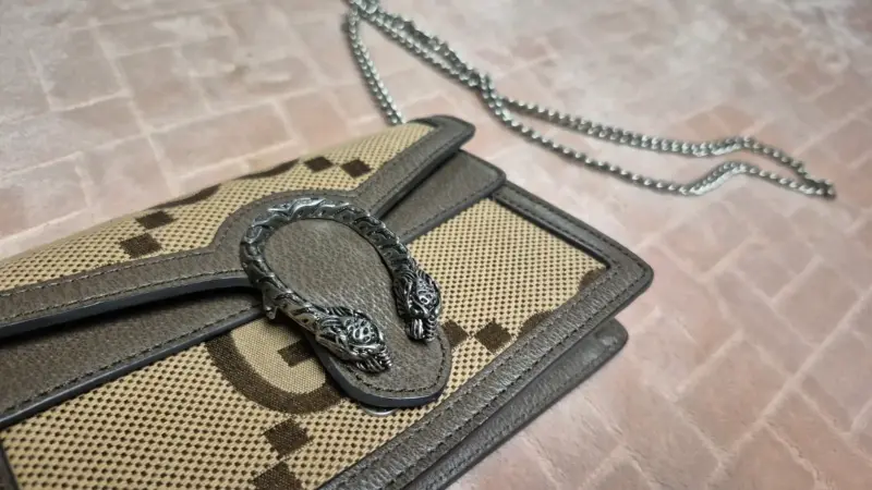 Cartera estilo bandolera beige - 2