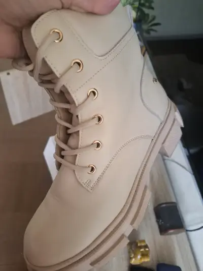 Botines beige con cordones - miniatura 1