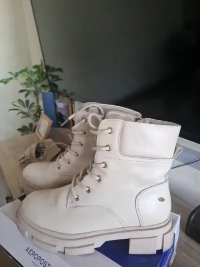 Botines beige con cordones - miniatura 2