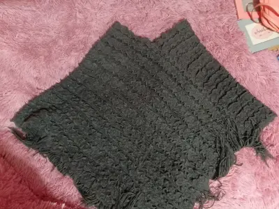 Poncho gris tejido - miniatura 1