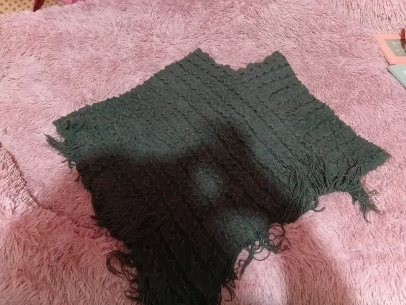 Poncho gris tejido - 2