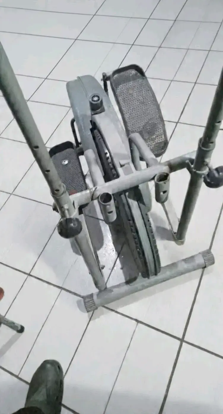 Bicicleta estática elíptica usada - 2
