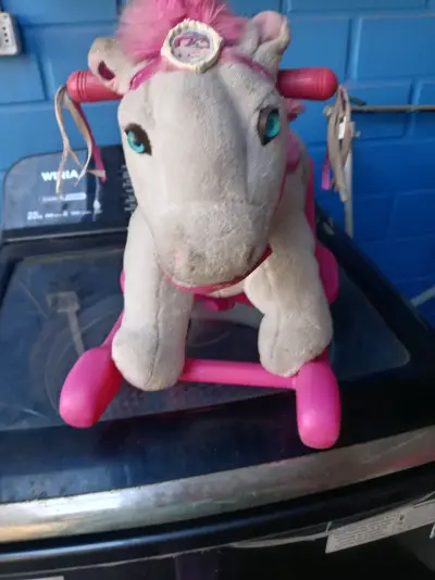 Caballo balancín infantil rosado - miniatura 1