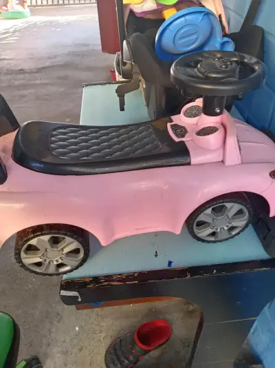 Auto de juguete rosado para niños - miniatura 1