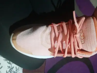 Zapatillas rosadas deportivas - miniatura 2