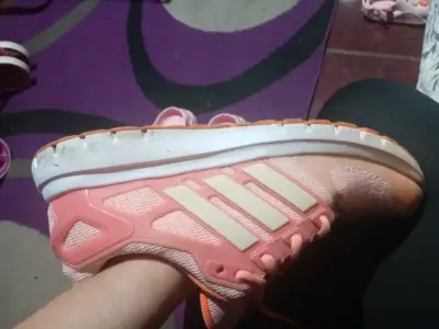 Zapatillas rosadas deportivas - miniatura 3