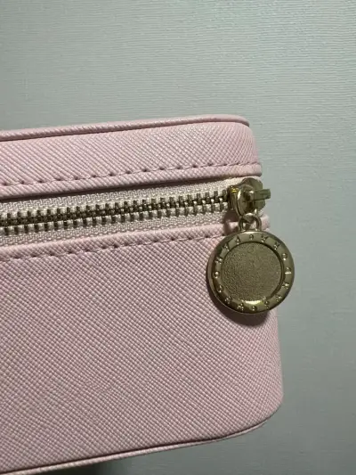 Joyero Pandora rosado con cierre dorado - miniatura 1