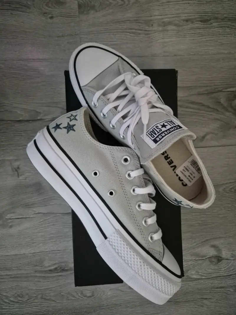 Zapatillas Converse grises clásicas ( sin uso)