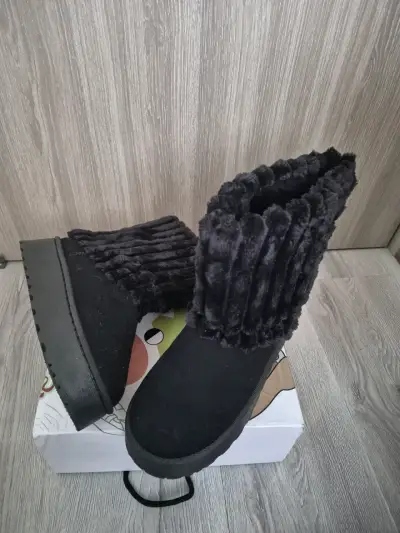 Botas peludas negras de invierno - miniatura 1