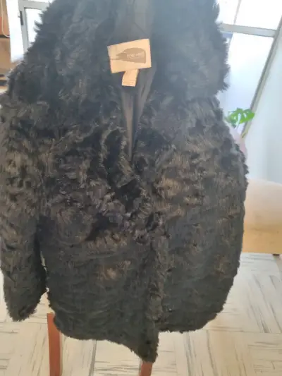 Abrigo negro Forever 21 peludo - miniatura 6
