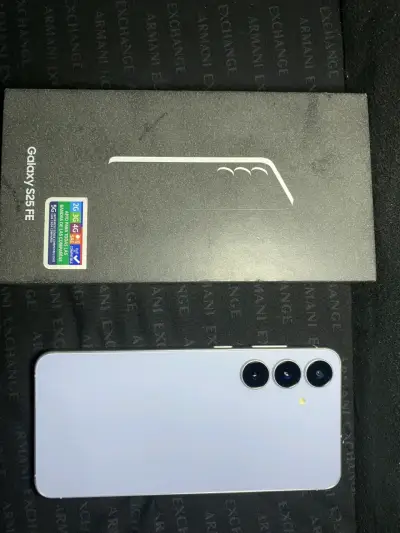 Vendo Samsung Galaxy S25 FE color Icy Blue, comple - miniatura 1