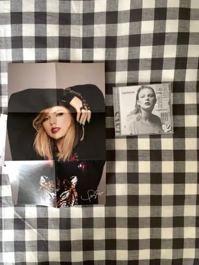 CD "Reputation" de Taylor Swift - miniatura 2