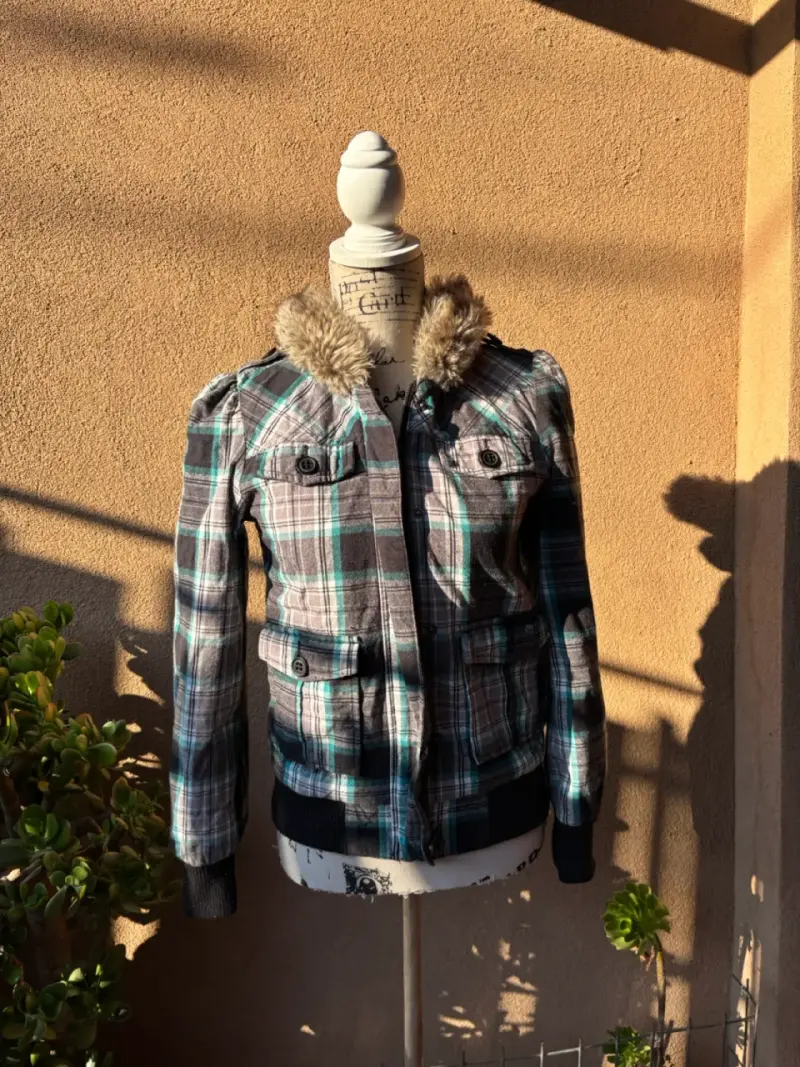 Chaqueta Y2K con capucha - 3