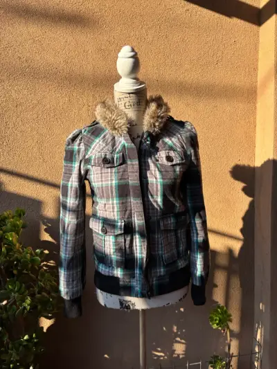 Chaqueta Y2K con capucha - miniatura 3