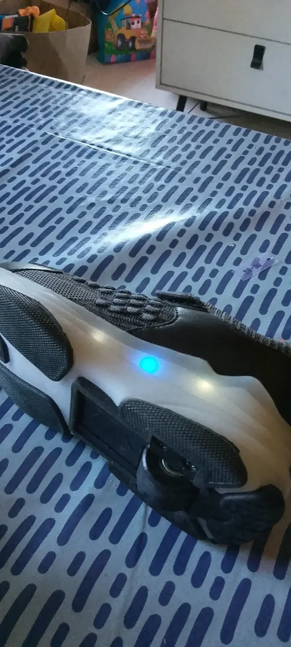 Zapatillas con luces LED para niños - 2