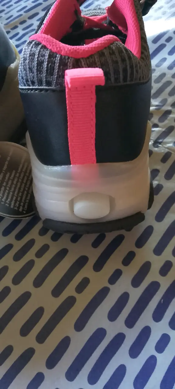 Zapatillas con luces LED para niños - 3