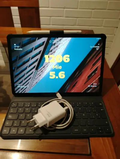 Tablet con teclado, lápiz y cargador - miniatura 1