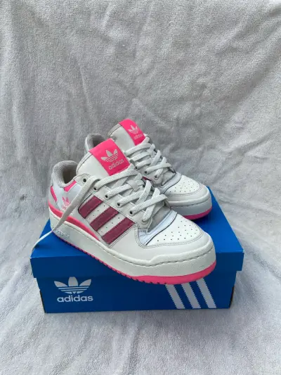 Zapatillas Adidas blancas y rosadas - miniatura 6