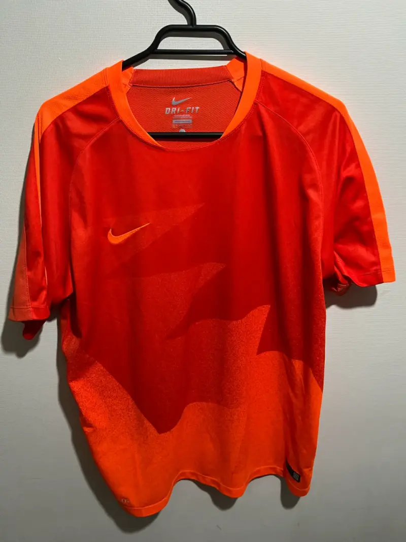 Polera deportiva naranja Nike XL