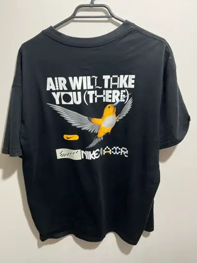 Polera negra Nike L con gráfico - miniatura 1