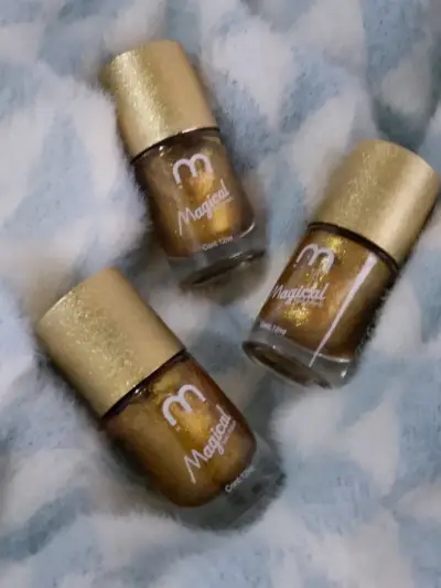 Set de dos esmaltes de uñas dorado brillante - miniatura 1
