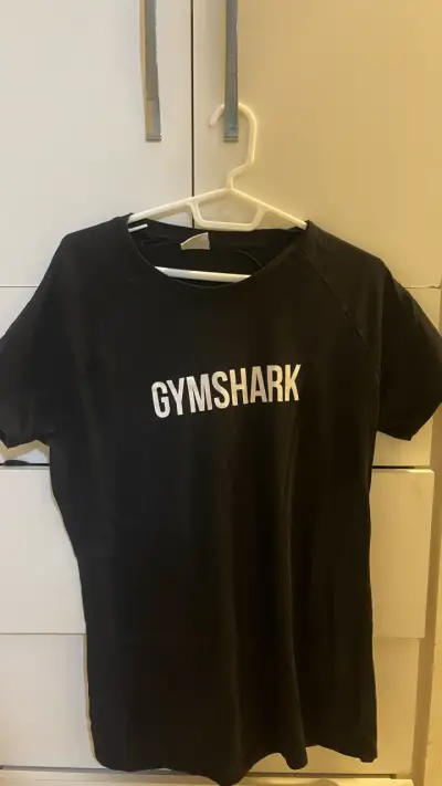 Polera negra Gymshark talla L compresiva - miniatura 1