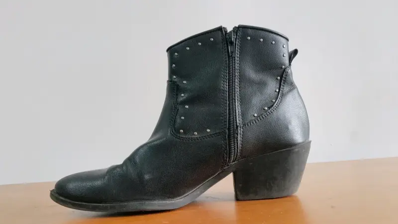 Botines negros con tachas - 3