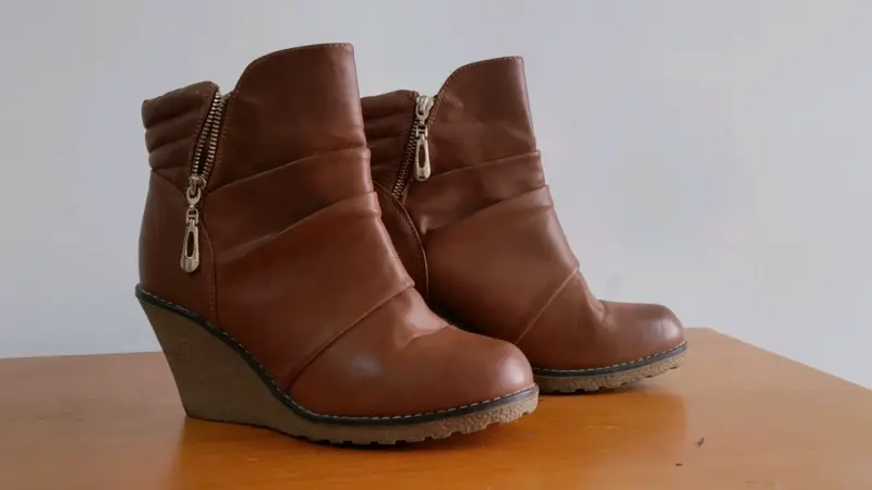 Botines de cuña marrones con cierre - 2