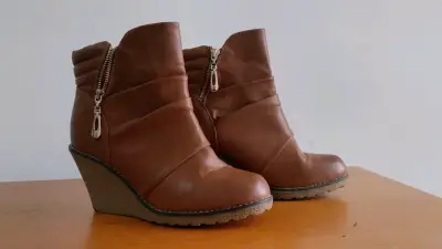 Botines de cuña marrones con cierre - miniatura 2