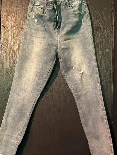 Jeans azul desgastado para mujer - miniatura 1